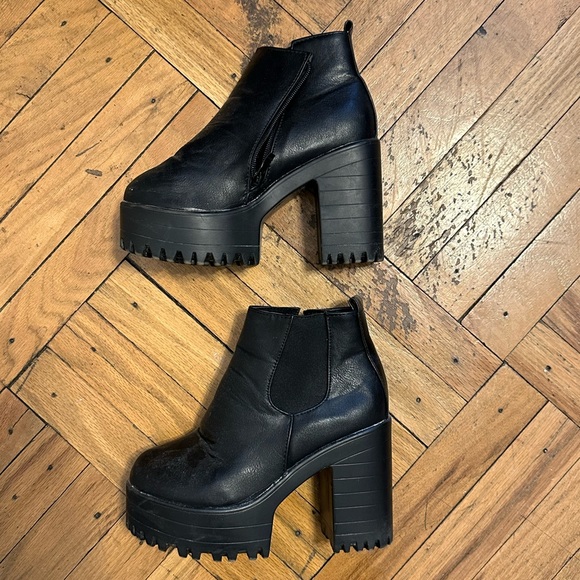 Platform booties - Picture 2 of 2